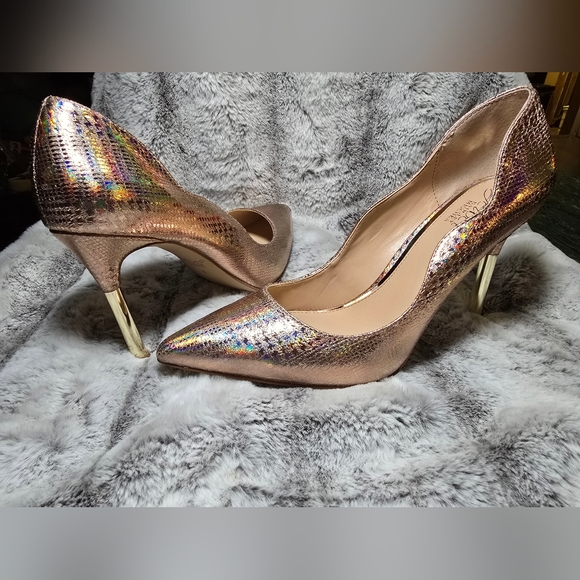 NWOT Badgley Mischka Jewel Riley II‎ size 8. Rose gold Irridecent color - Picture 1 of 16